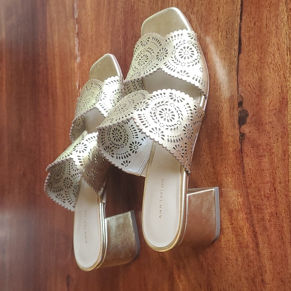 Ann Taylor gold sandals - 9M - Picture 3 of 9